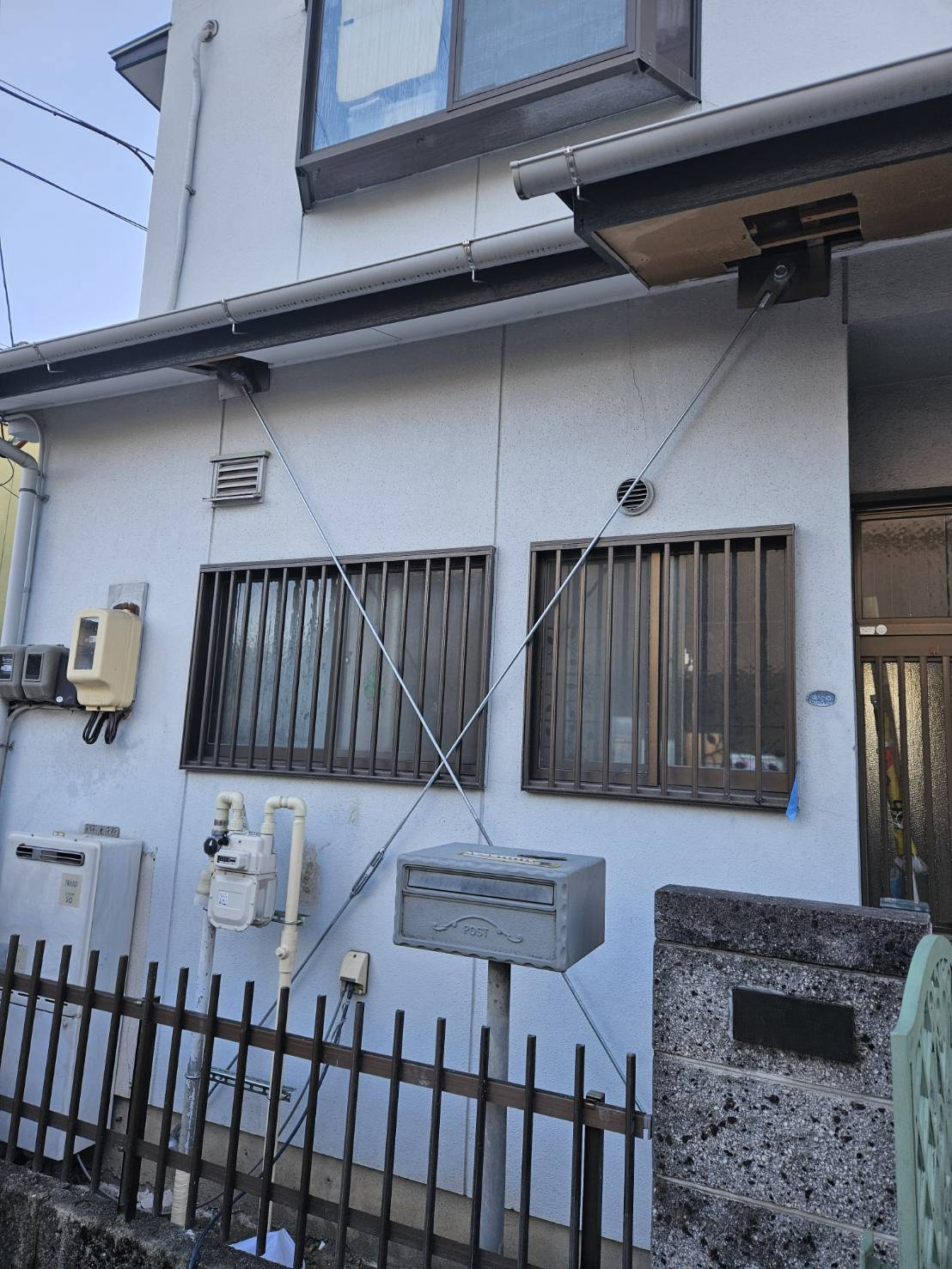 正面外壁のブレース