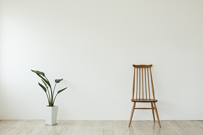 椅子と観葉植物